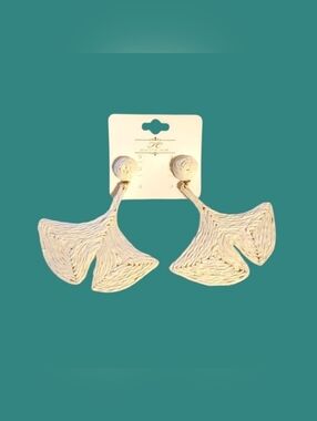 Stylish Raffia Whale Tail Dangle Earrings